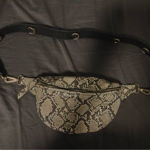 can be worn on waste or cross body!! snake print, gold details on leather strap
